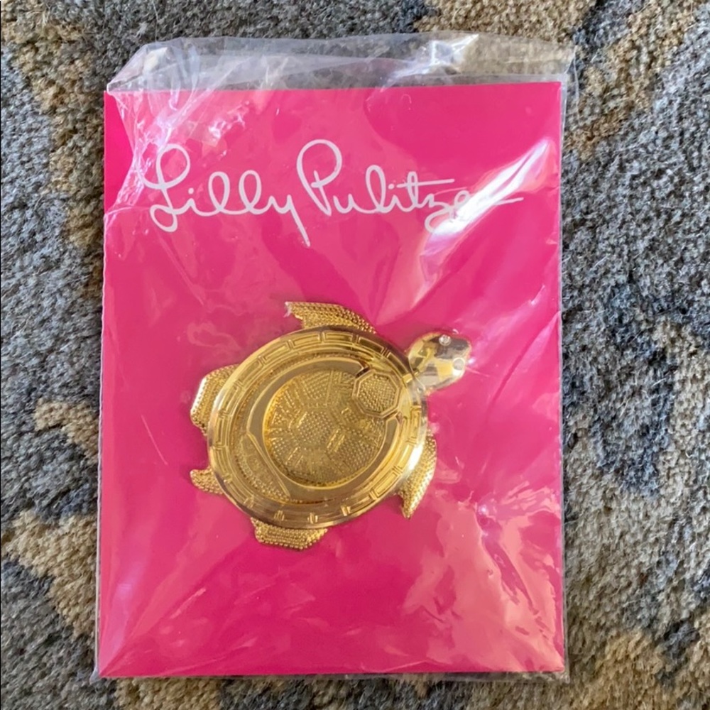 Lilly Pulitzer Gold metallic phone ring